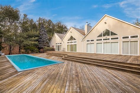 186 two holes of water rd east hampton  View sales history, tax history, home value estimates, and overhead views